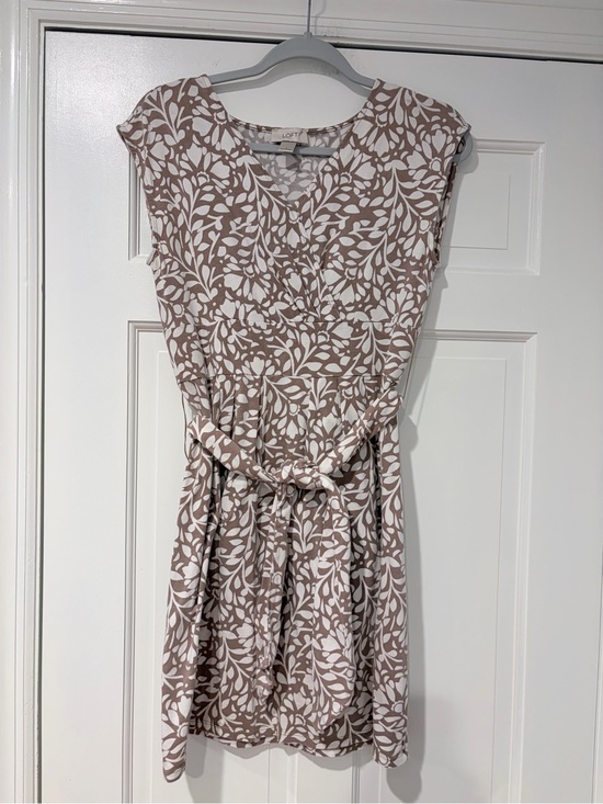 LOFT Dresses & Skirts - LOFT Taupe & White Leaf-Print V-Neck Mini Dress